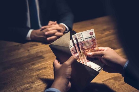 Взятки составили 40% дел о коррупции в Саратовской области