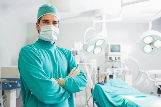 В Саратове врачу-хирургу предлагают зарплату в 150 тысяч