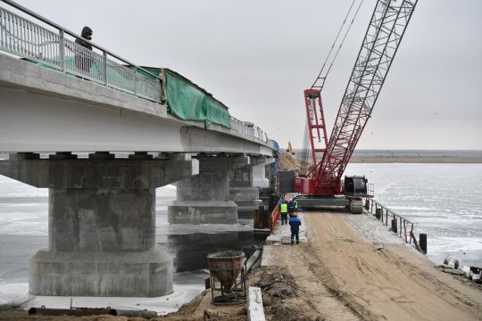 Время реконструкции моста под Саратовом увеличили из-за «порывистого ветра»