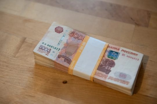 В саратовском казенном учреждении появилась вакансия с зарплатой в полмиллиона рублей