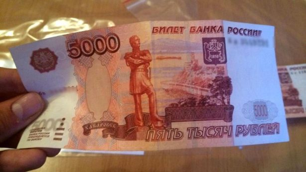 Губернатор наградит 5 тысячами рублей самых выдающихся саратовских школьников