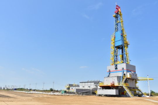 Нефтяники и газовики наращивают объемы добычи