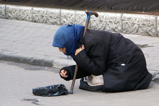 В Саратовской области на 2,3 миллиарда рублей сократилась соцподдержка населения