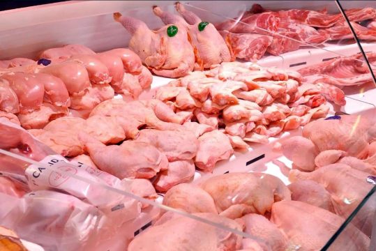 Розничные цены на куриное мясо продолжают расти