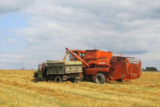 Старые модели сельхозтехники РФ возвращаются в производство