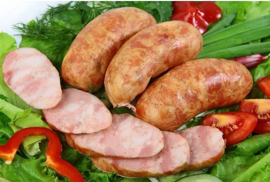 Куриное мясо в колбасах заменят свининой