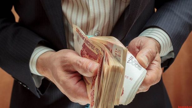 В Саратовской области повышены зарплаты руководства и его обслуги