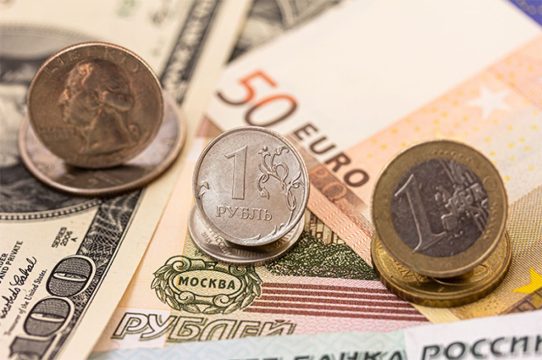 Падение курса рубля позволяет пополнять бюджет РФ