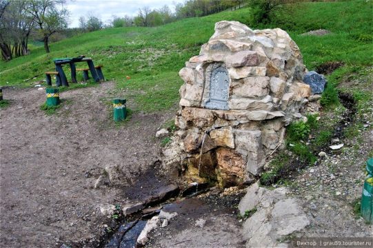 В Саратове продолжается ремонт родника «Господь и Самаритянка»