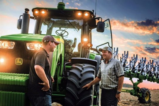 Правительство РФ выделяет 8 миллиардов рублей на приобретение в 2023 году аграриями новой техники