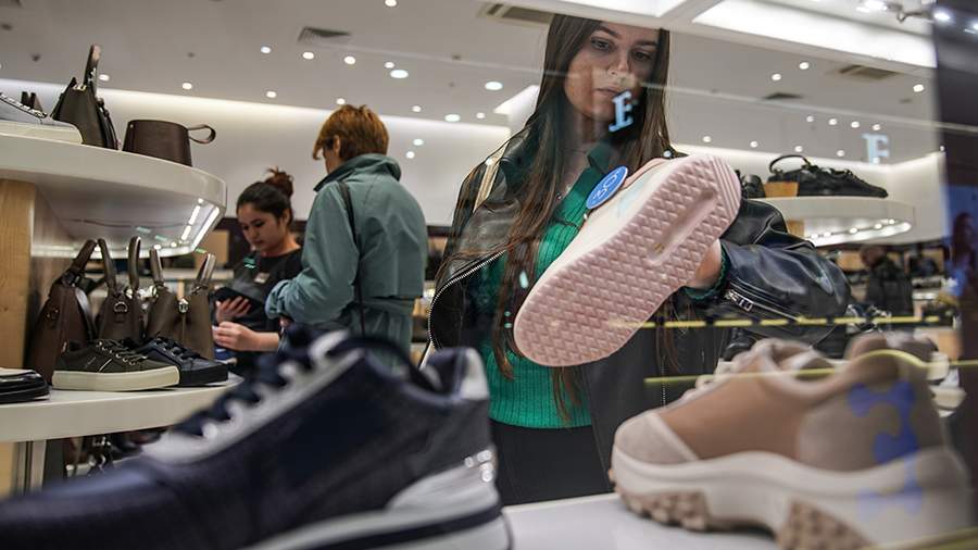Импорт обуви в РФ вырос почти наполовину
