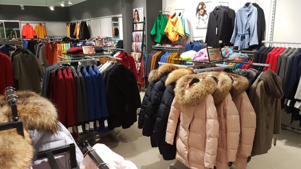 В России еще больше подорожают западные бренды одежды.