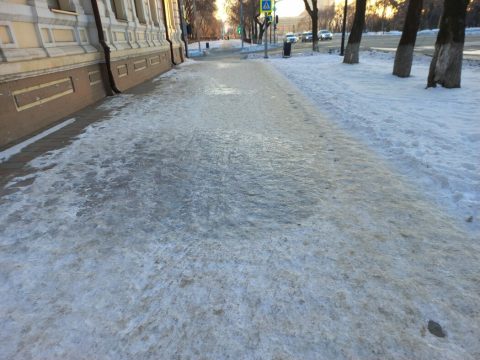 Лада Мокроусова пообещала очистить тротуары от наледи