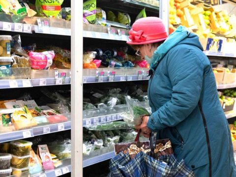 В российских магазинах могут появиться полки для бедных