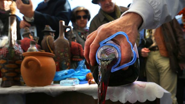 В России на рынках и ярмарках могут разрешить продажу алкоголя
