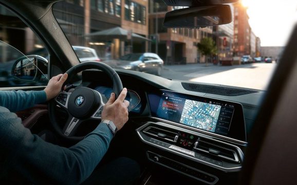 В автомобилях BMW на территории России начала отключаться навигация