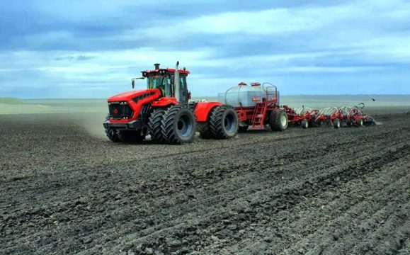 В 2023 году аграрии Саратовской области закупили более 2 300 единиц новой сельхозтехники