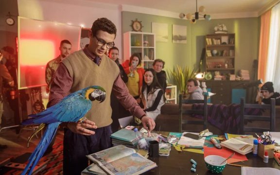 В Москве начались съёмки полнометражной комедии про попугая Кешу
