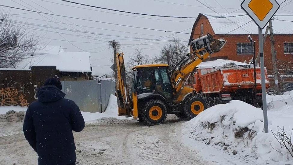 В Саратове не убирают  дороги, но    убирают чиновников