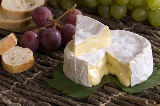 У привычного сыра теперь может быть вкус заплесневелого подвала