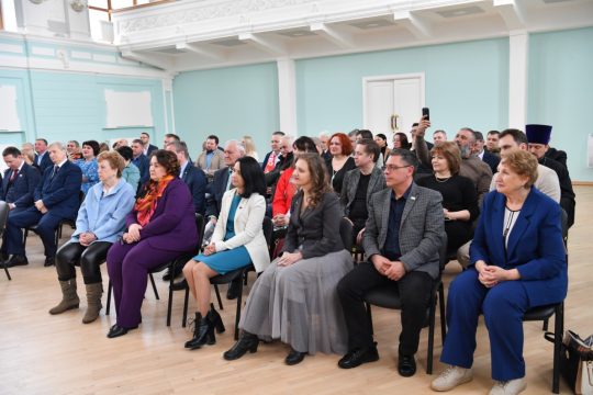 Пресс-служба губернатора пренебрегает вновь избранным главой Общественной палаты Саратовской области