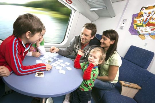 «РЖД» предлагает россиянам скидки до 50 процентов на оплату проезда в поездах с детьми
