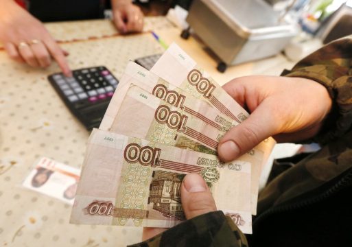 Повышение зарплат стало привычным для россиян