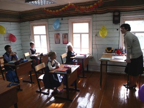 Учителям в отдаленных районах региона будут выплачивать по миллиону рублей