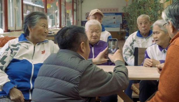 В Китае звёзды социальных сетей живут в домах для престарелых