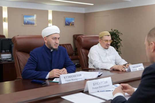 Губернатор Роман Бусаргин встретился с новым муфтием духовного управления мусульман Саратовской области