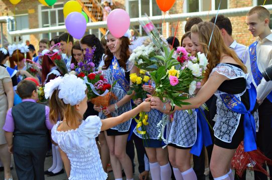 Два миллиарда на букеты  цветов