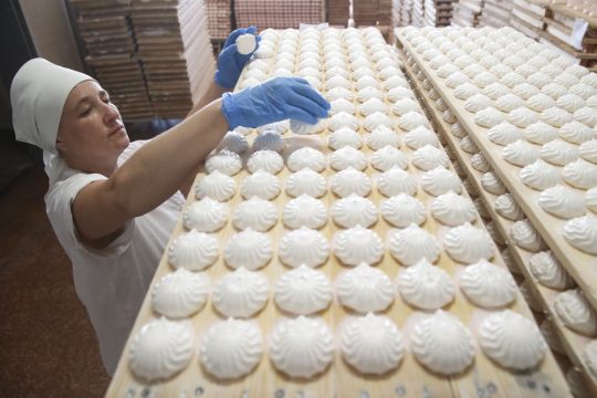 Кондитерская фабрика Саратова поставляет зефир и вафли в Китай