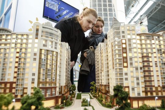 Две трети россиян отложили покупку жилья из-за отмен льготных ипотек