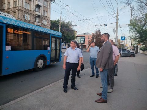 Алексей Петаев и Игорь Поздникин катались на автобусах