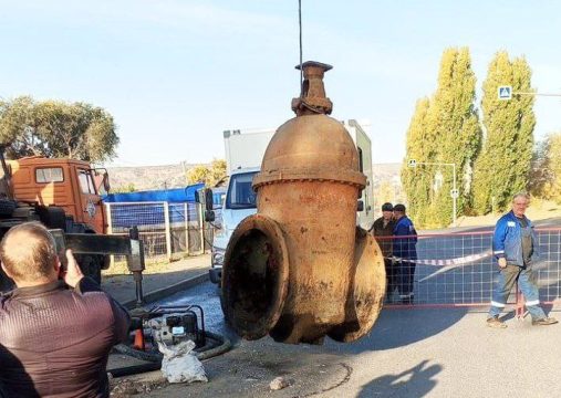 Что делает  городская  власть для того, чтобы дать воду