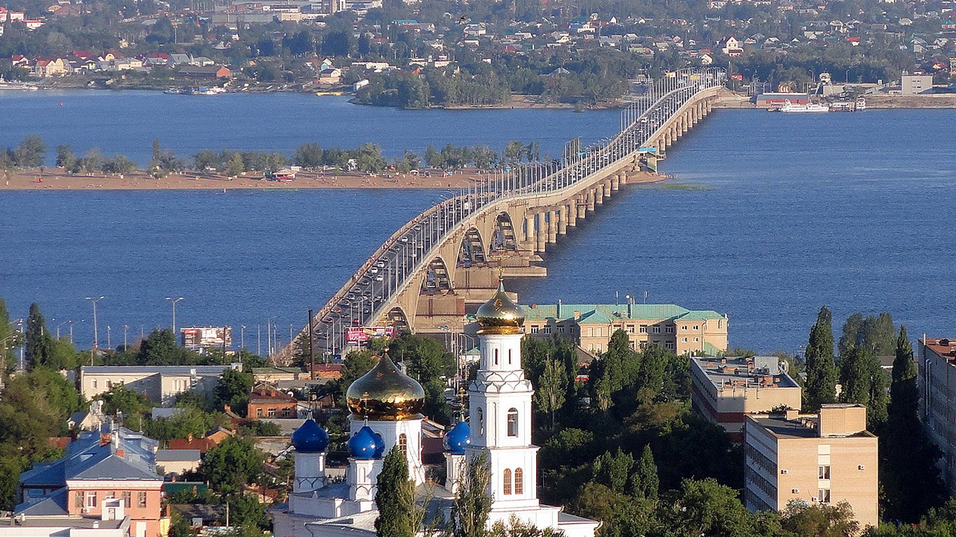 Саратовские школьники написали авторскую книгу о России