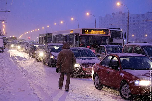 Жители Саратовской области ждут депутатов на дорогах и тротуарах