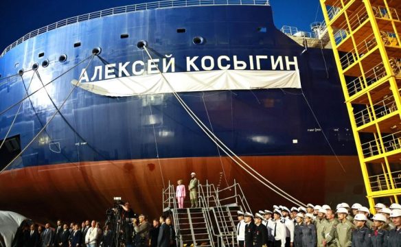 Вопреки санкциям, Россия построила три первых газовоза-ледокола