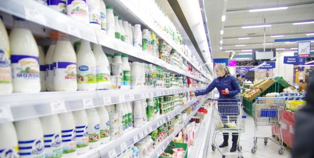 Госрегулирование цен на социально значимые продукты в РФ будет усилено