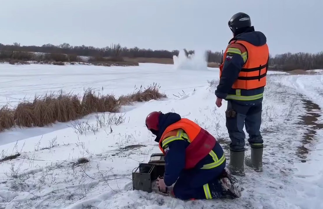 В Саратовской области на малых реках начали взрывать лёд