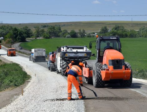 В 2025 году в Саратовской области планируется заасфальтировать 283 километра сельских дорог