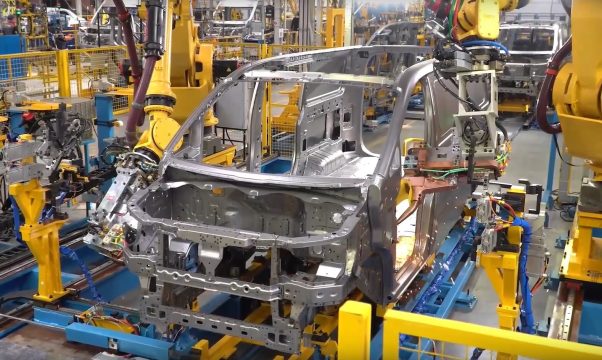 В Татарстане сошёл с конвейера новый легковой коммерческий автомобиль