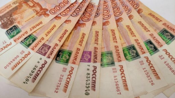 Банки начали понижать ставки по кредитам