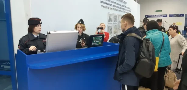 Выезд из России запрещен миллионам должникам