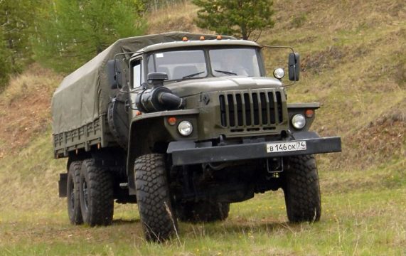 Продажи грузовиков в России в I квартале 2025 года рухнули
