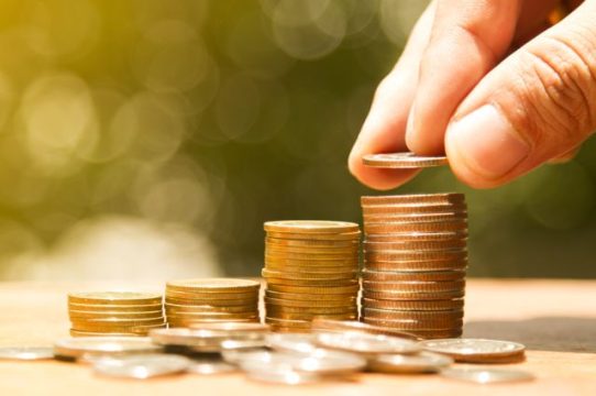 Инфляция продолжает сдерживать экономику России