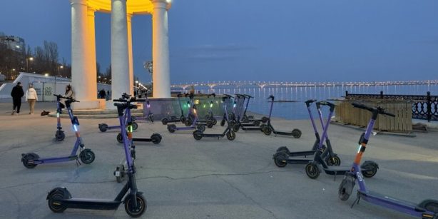 В Москве начнут  эксперимент по регулированию пользования электросамокатами