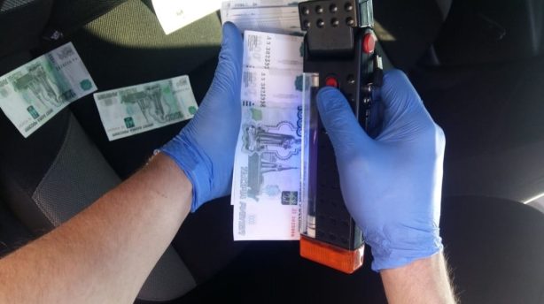Средний размер взятки в России менее 10 тысяч рублей