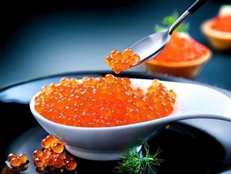 В России могут запретить провоз красной икры физлицами