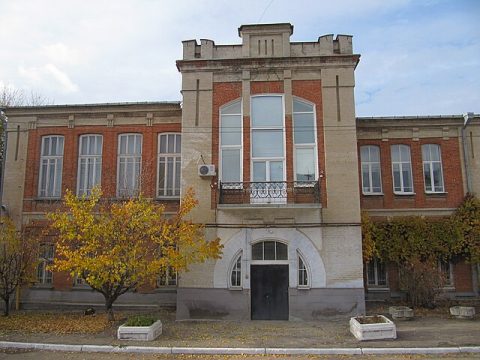 В Саратове на старинном здании училища заменят кровлю